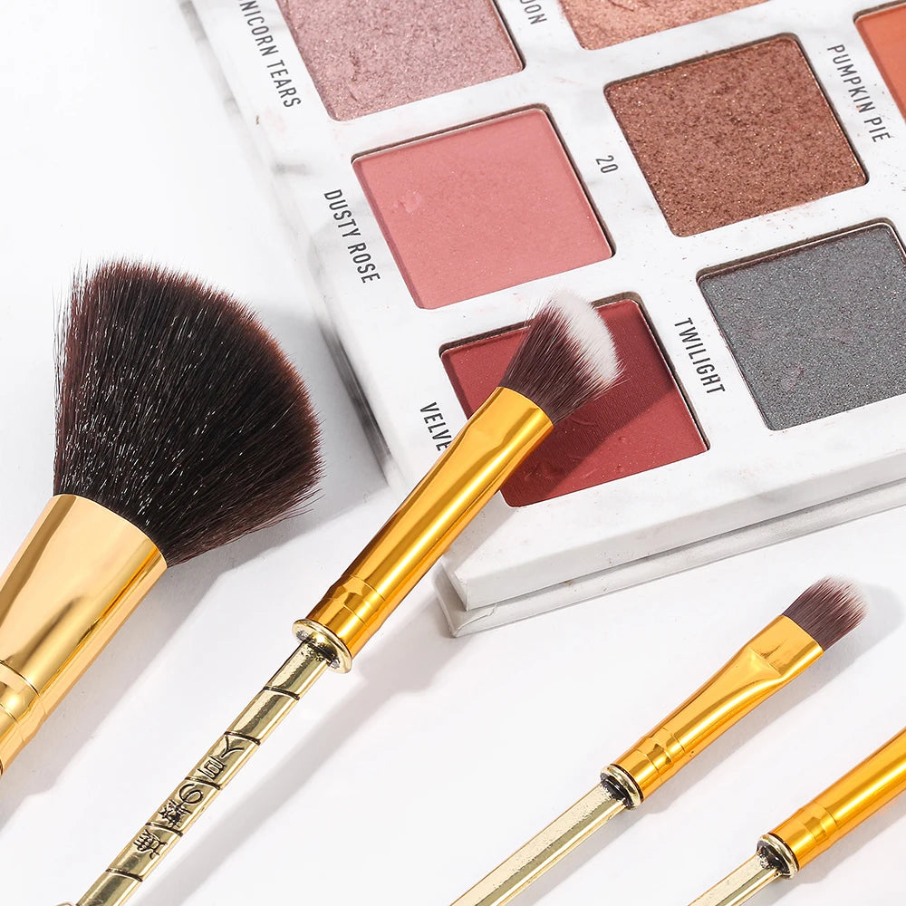 2021 Japan Anime Attack on Titan Makeup Brushes Set Professional Cosmetic Powder Eye Shadow Eyebrow Beauty Make Up Brush Tool